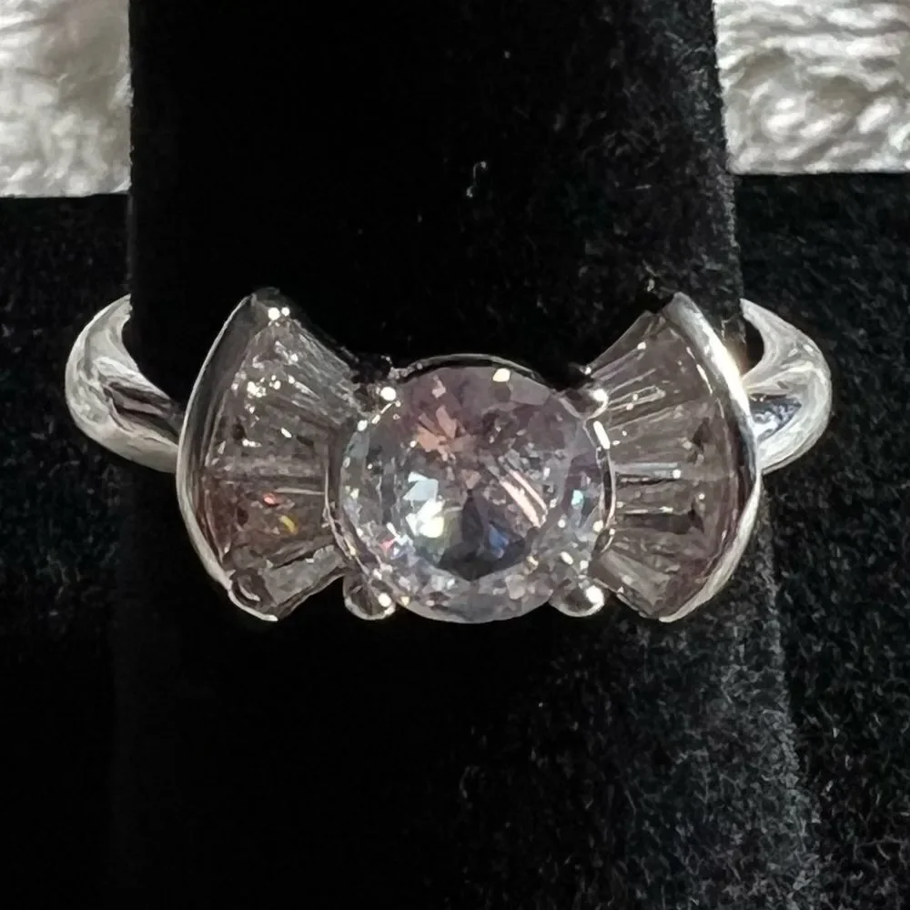 Cubic Zirconia Bow Tie Fashion Ring